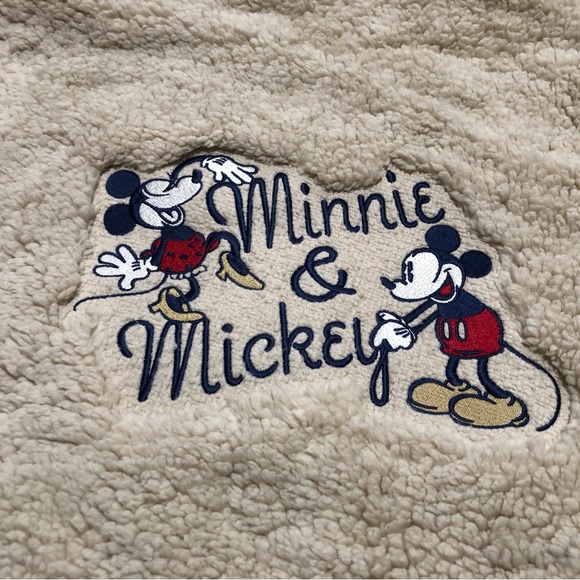 RARE The Bradford Exchange 2020 Mickey & Minnie Fleece Jacket - Picture 7 of 11